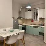 Daire Manalu Home, Gjiri I Lalezit, Lura 3 *