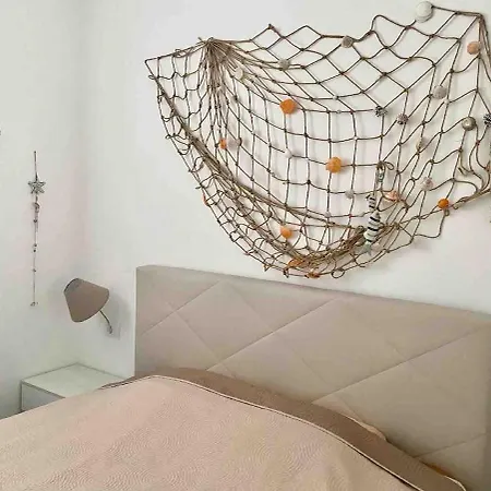 Manalu Home, Gjiri I Lalezit, Lura 3