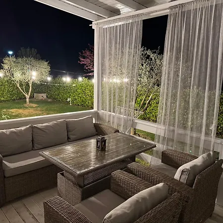 Daire Manalu Home, Gjiri I Lalezit, Lura 3 *