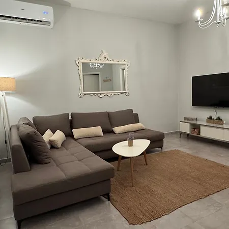 Daire Manalu Home, Gjiri I Lalezit, Lura 3 *