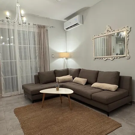 Manalu Home, Gjiri I Lalezit, Lura 3 Dıraç