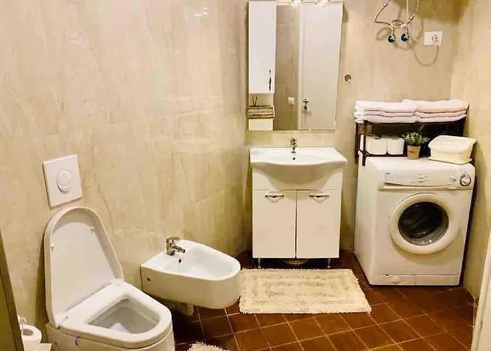 Manalu Home, Gjiri I Lalezit, Lura 3 *
